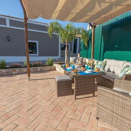Arade Villa